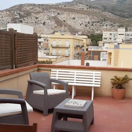 Apartment Attico Tra Mare E Montagna *